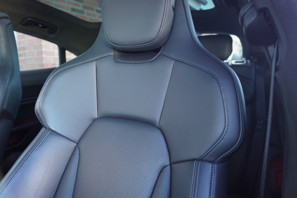 Porsche Taycan Turbo Performance+  4d