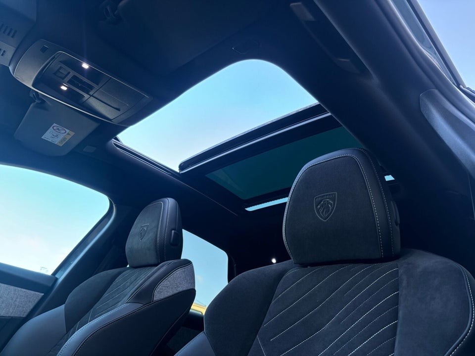 Peugeot e-3008 77 GT 5d