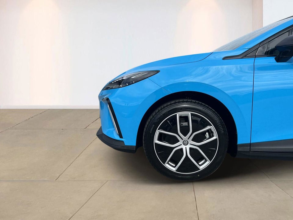 MG 4 77 Luxury Extended Range 5d