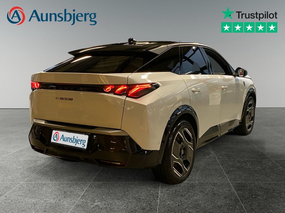 Peugeot e-3008 77 GT Pack 5d