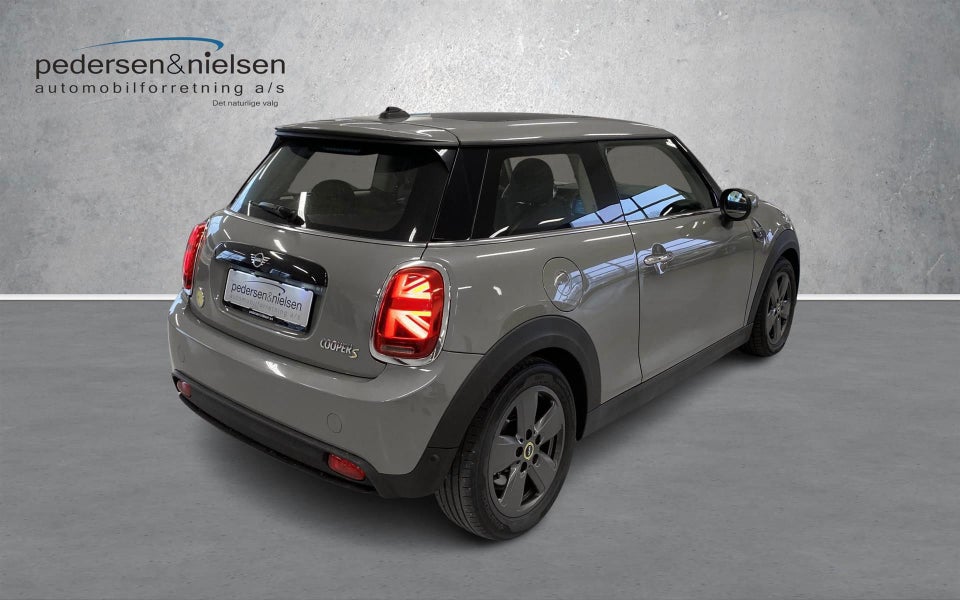 MINI Cooper SE Essential 3d