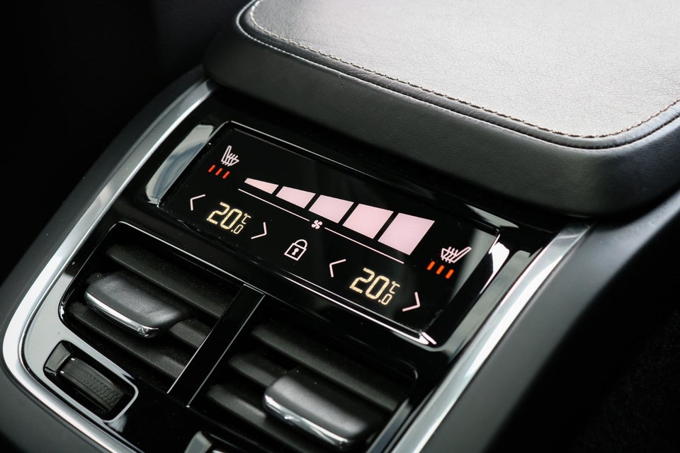 Volvo XC90 2,0 T8 ReCharge Ultimate Dark aut. AWD 7prs 5d
