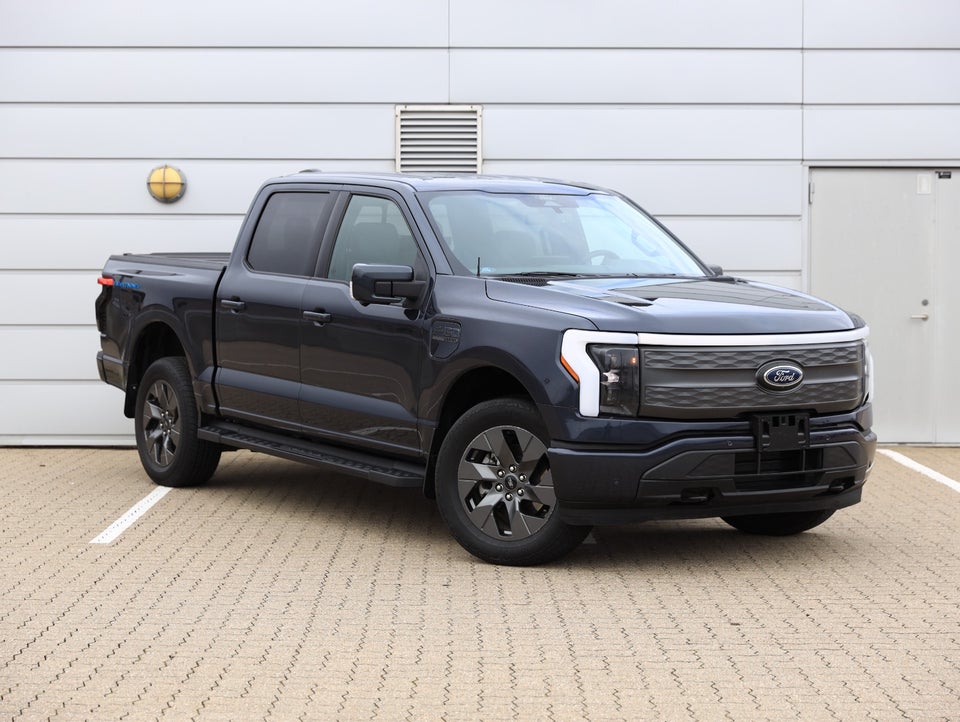Ford F-150 Lightning Lariat Standard Range 4d