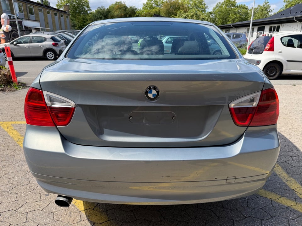 BMW 320i 2,0  4d