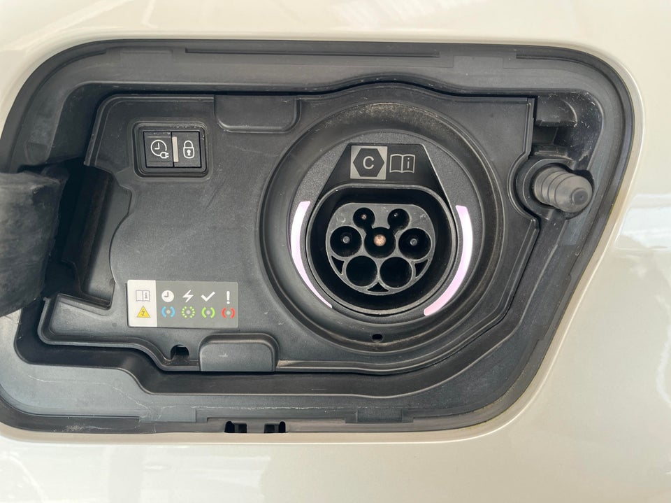 Peugeot 3008 1,6 Hybrid Selection EAT8 5d