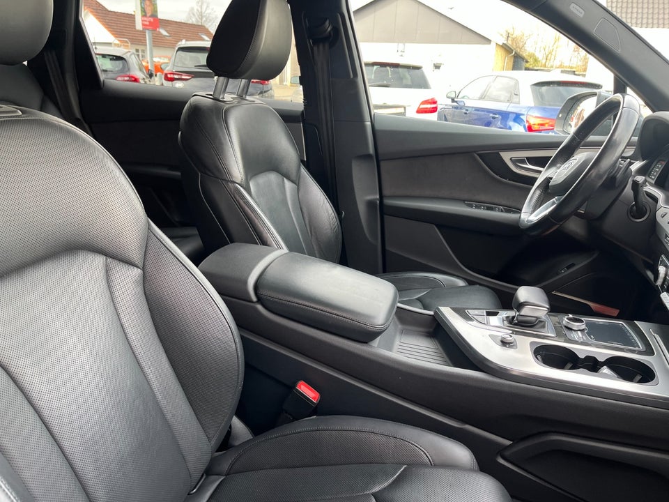 Audi Q7 3,0 TDi 272 S-line quattro Tiptr. 5d