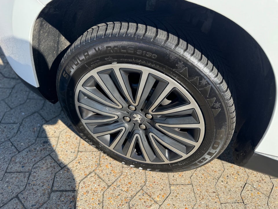 Peugeot 2008 1,6 e-HDi 92 Active Sky 5d