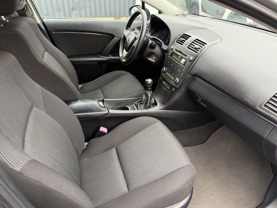 Toyota Avensis 1,6 VVT-i T2 stc. 5d