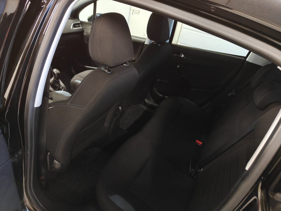 Peugeot 208 1,2 VTi Allure 5d