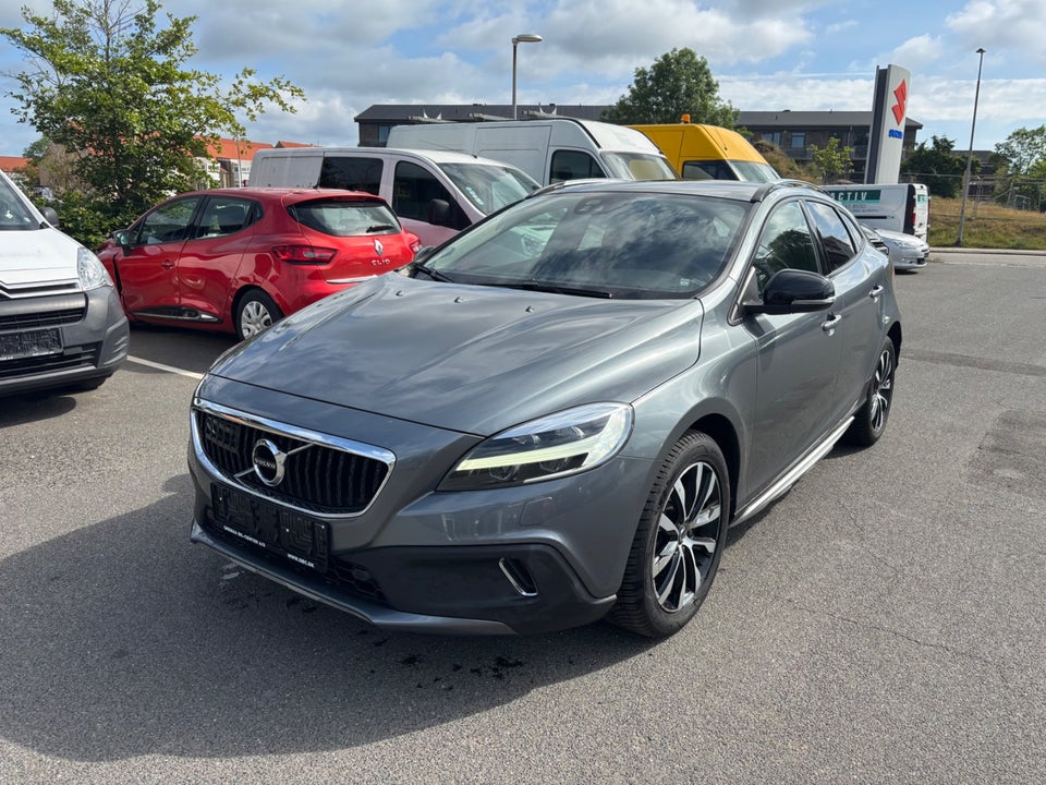 Volvo V40 CC 1,5 T3 152 Momentum aut. 5d