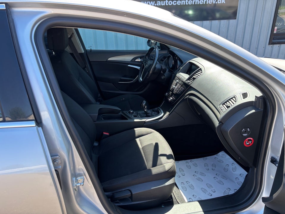 Opel Insignia 1,8 Edition 5d