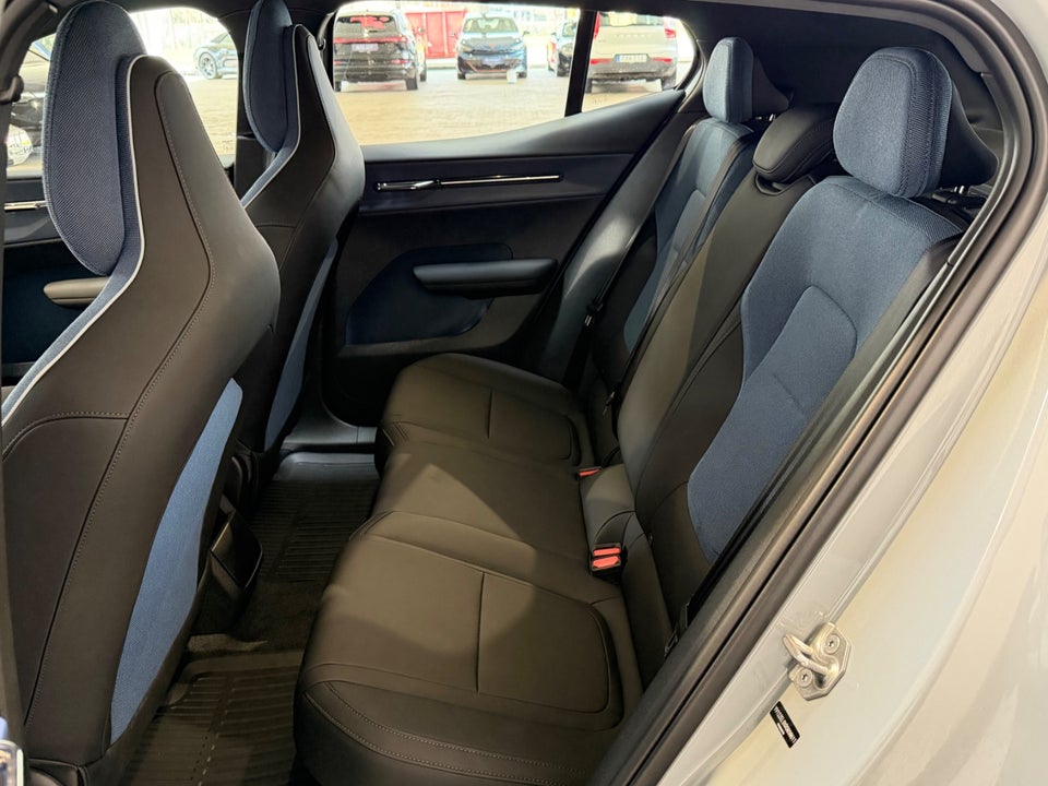 Volvo EX30 Extended Range Plus 5d