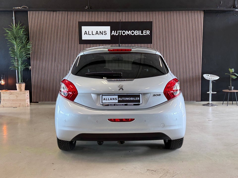 Peugeot 208 1,2 VTi Allure Sky 5d