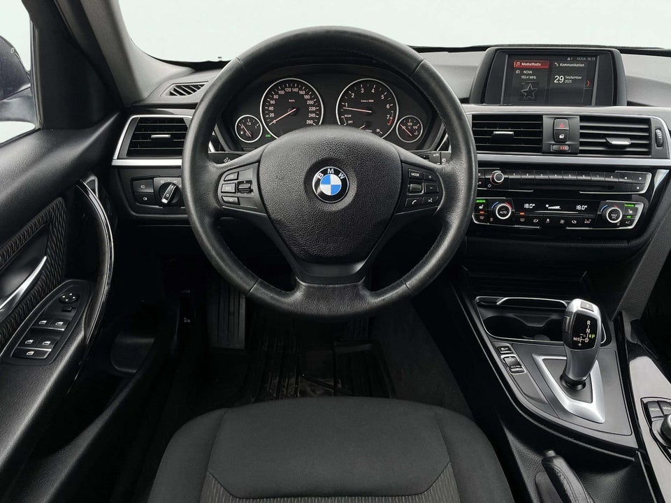 BMW 320i 2,0 Touring aut. 5d