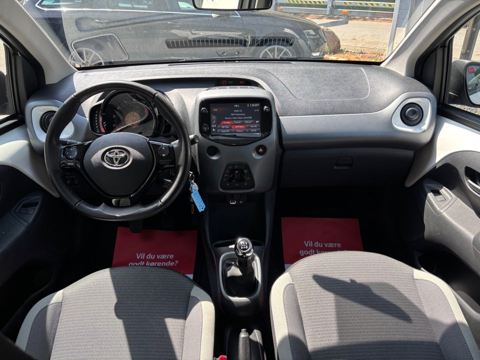 Toyota Aygo 1,0 VVT-i x-press 5d