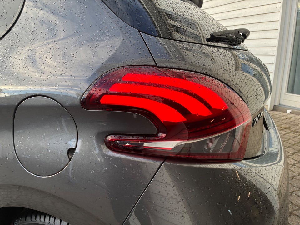 Peugeot 208 1,2 VTi 82 Strike 5d