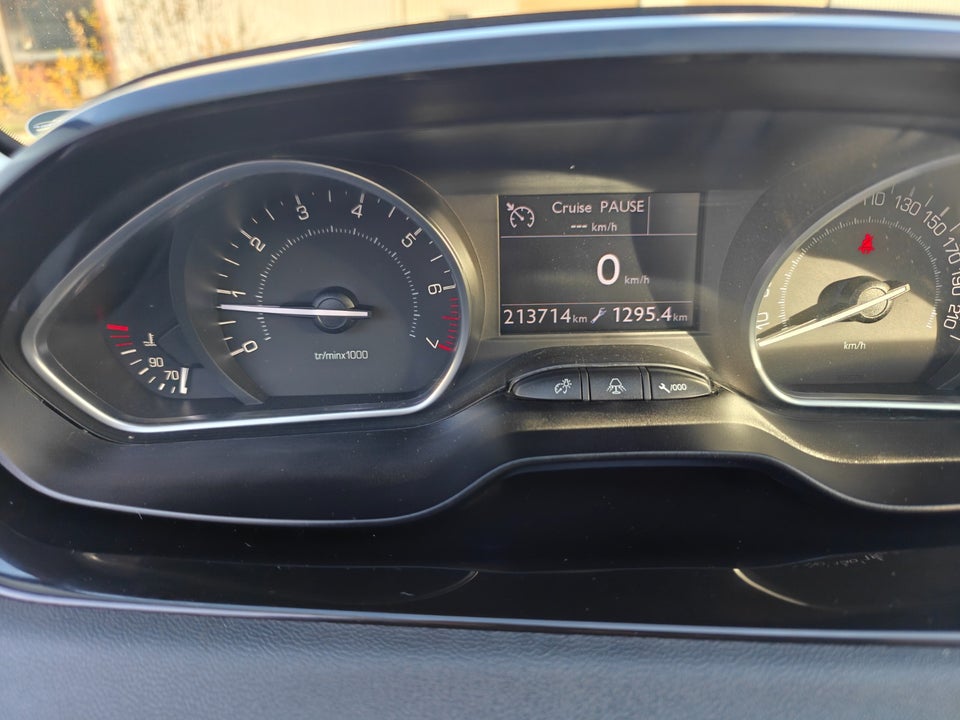 Peugeot 208 1,2 VTi Allure 5d