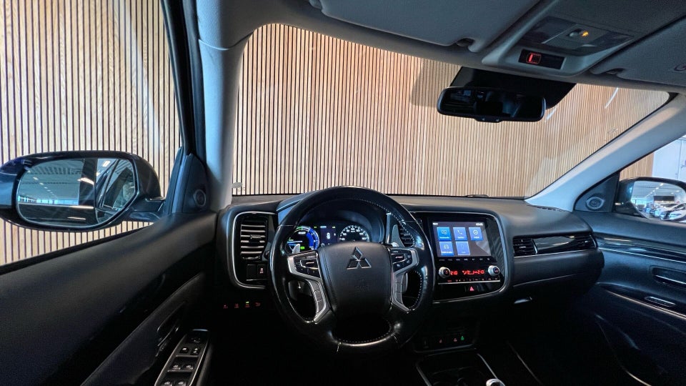 Mitsubishi Outlander 2,4 PHEV Limited CVT 4WD 5d