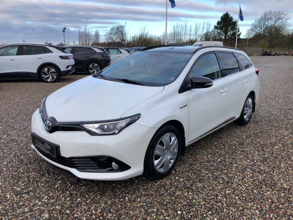 Toyota Auris 1,8 Hybrid Selected Touring Sports CVT 5d