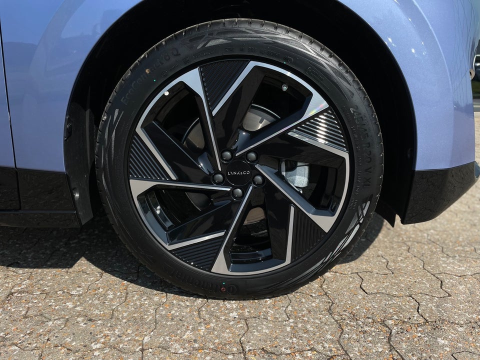 Lynk & Co 02 More 5d