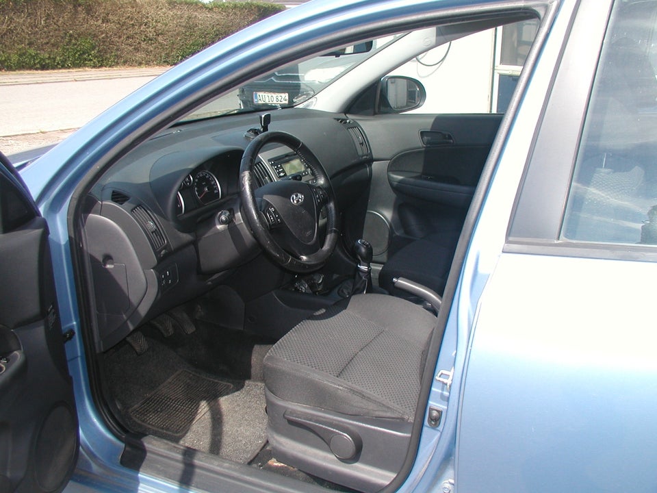 Hyundai i30 1,6 CRDi 90 Classic CW 5d