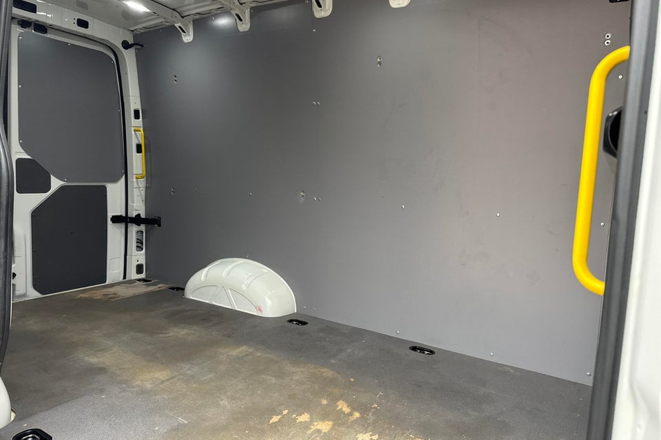 VW Crafter 35 2,0 TDi 177 Kassevogn L3H3 RWD