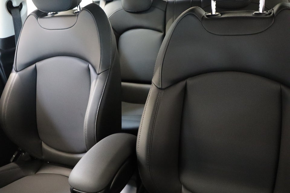 MINI Cooper SE Essential 3d