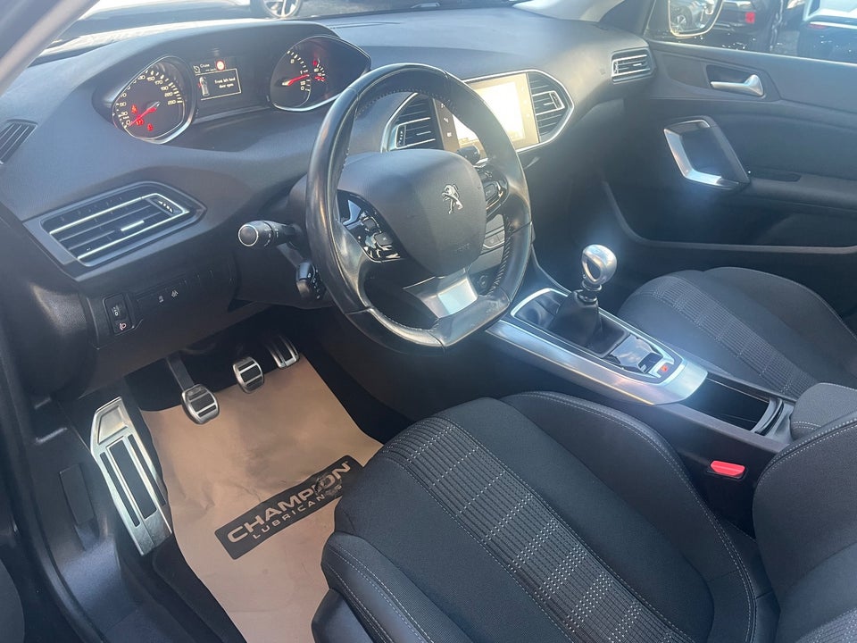 Peugeot 308 1,6 BlueHDi 120 Allure Sky 5d