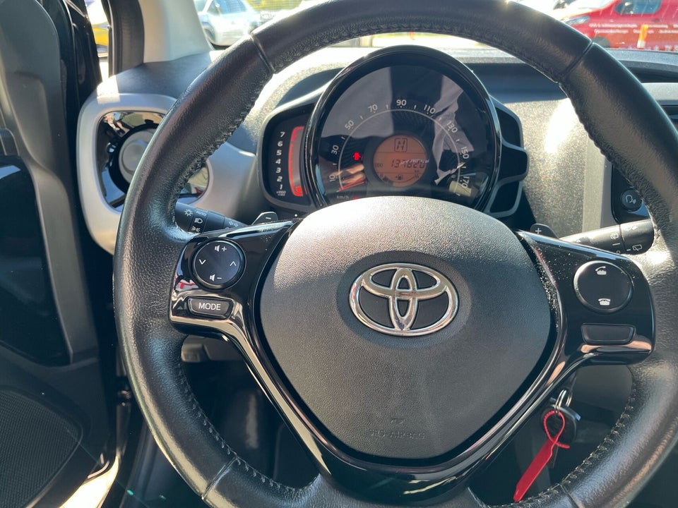 Toyota Aygo 1,0 VVT-i x-clusiv x-shift 5d