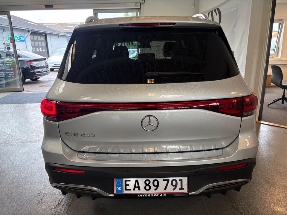 Mercedes EQB250 AMG Line 5d