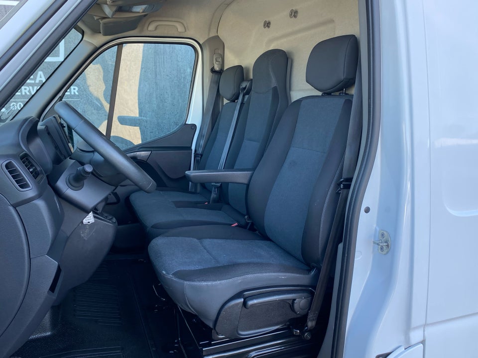 Renault Master III T33 2,3 dCi 145 L2H2 Kassevogn