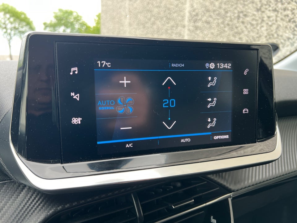 Peugeot 208 1,2 PureTech 100 Allure 5d