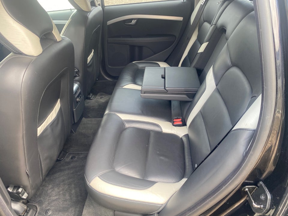 Volvo V70 2,5 T 230 Summum aut. 5d