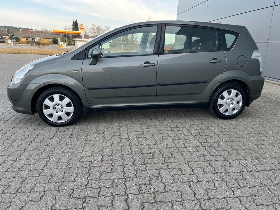 Toyota Corolla Verso 1,8 Sol 7prs 5d