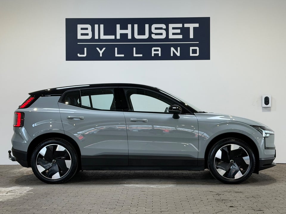 Volvo EX30 Extended Range Plus 5d