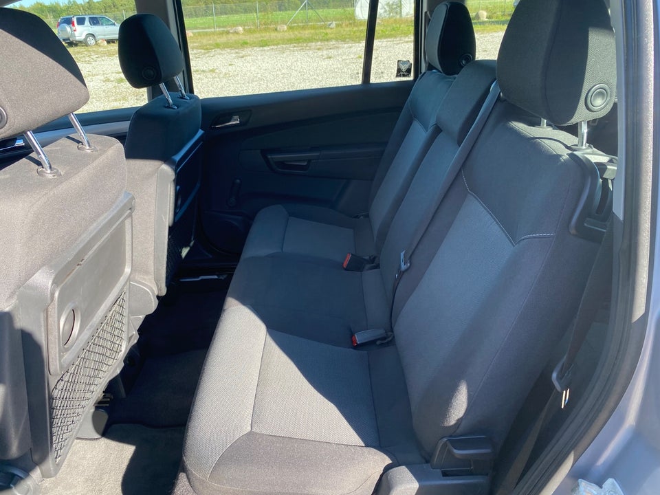 Opel Zafira 2,2 16V Enjoy 5d