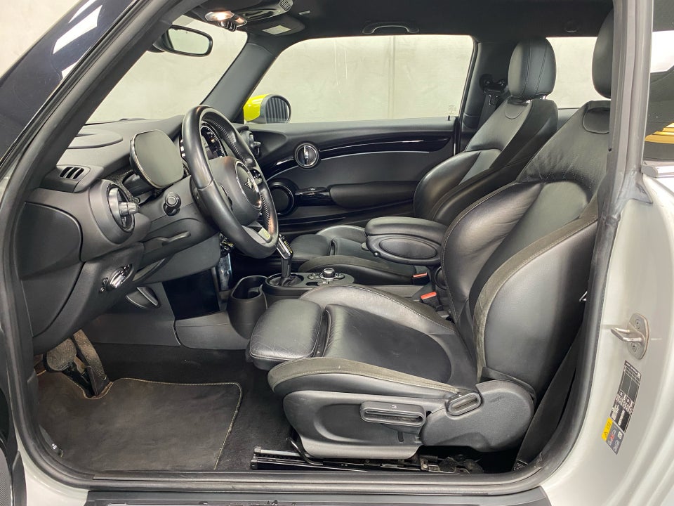 MINI Cooper SE Essential 3d