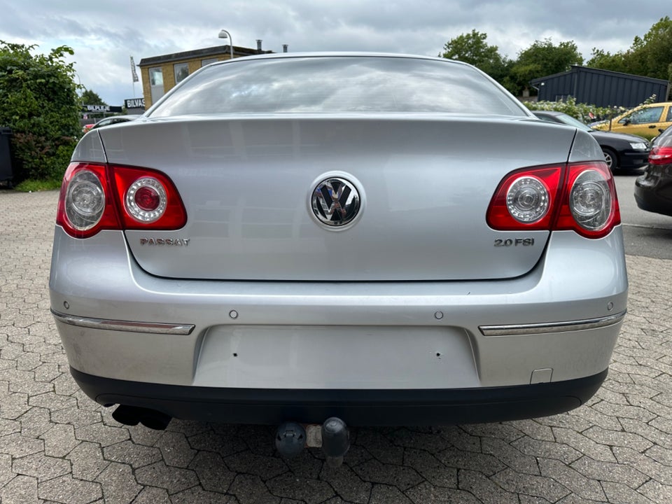 VW Passat 2,0 FSi Sportline 4d