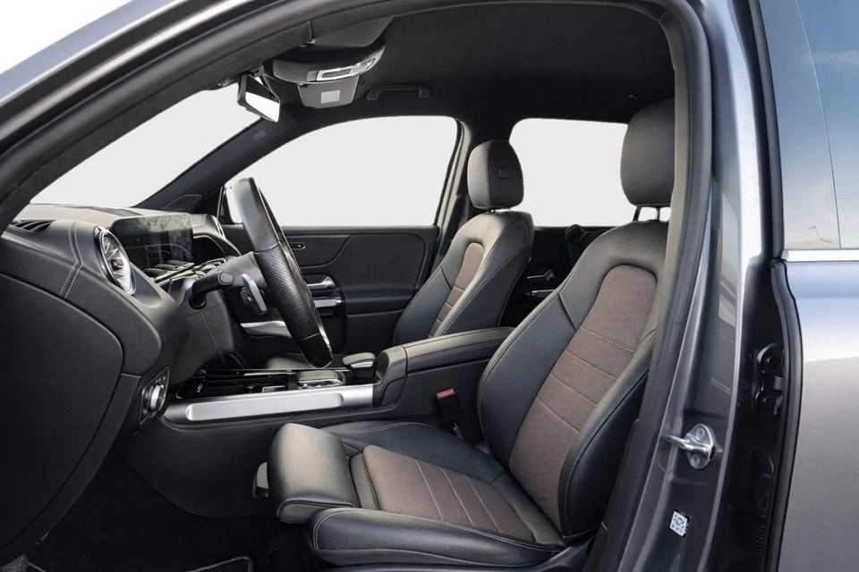 Mercedes EQB300 4Matic 7prs 5d