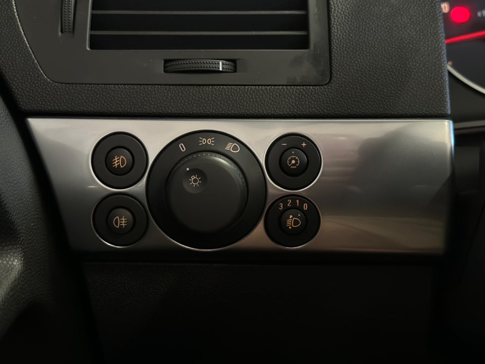 Opel Astra 1,8 16V Cosmo TwinTop 2d