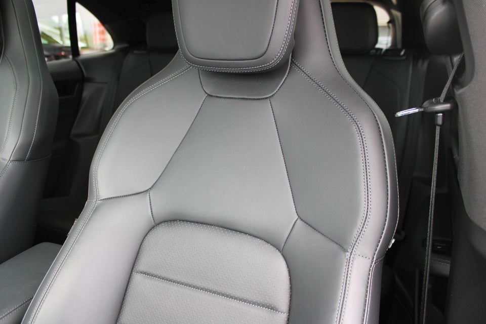 Porsche Macan 4 5d