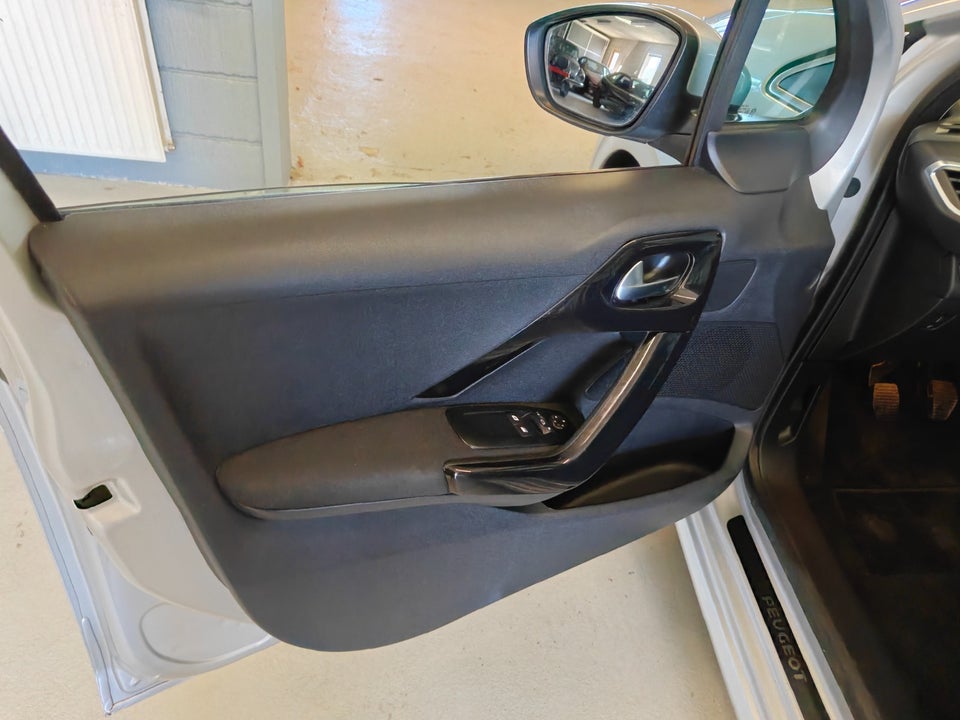 Peugeot 208 1,2 VTi 82 Allure 5d