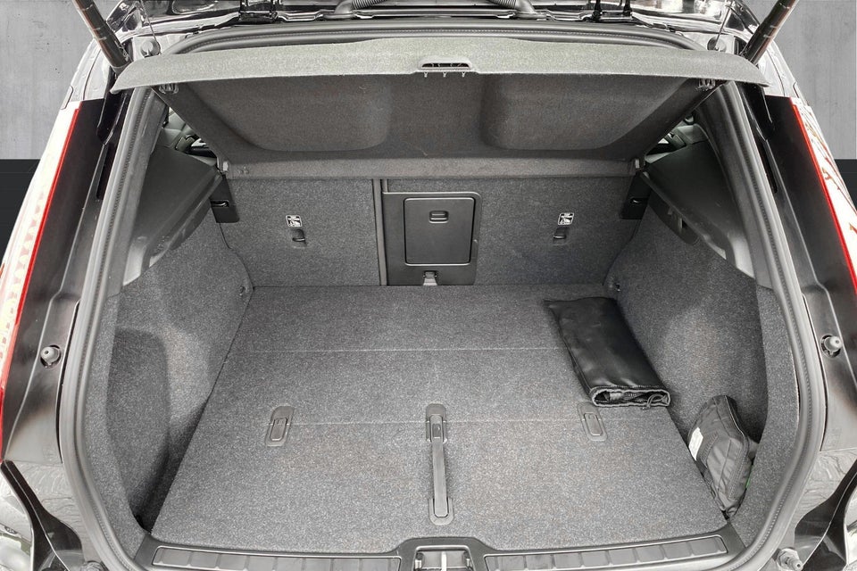 Volvo EX40 Extended Range Black Edition 5d