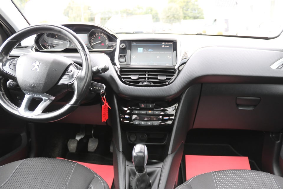 Peugeot 208 1,5 BlueHDi 100 Signature Sky 5d