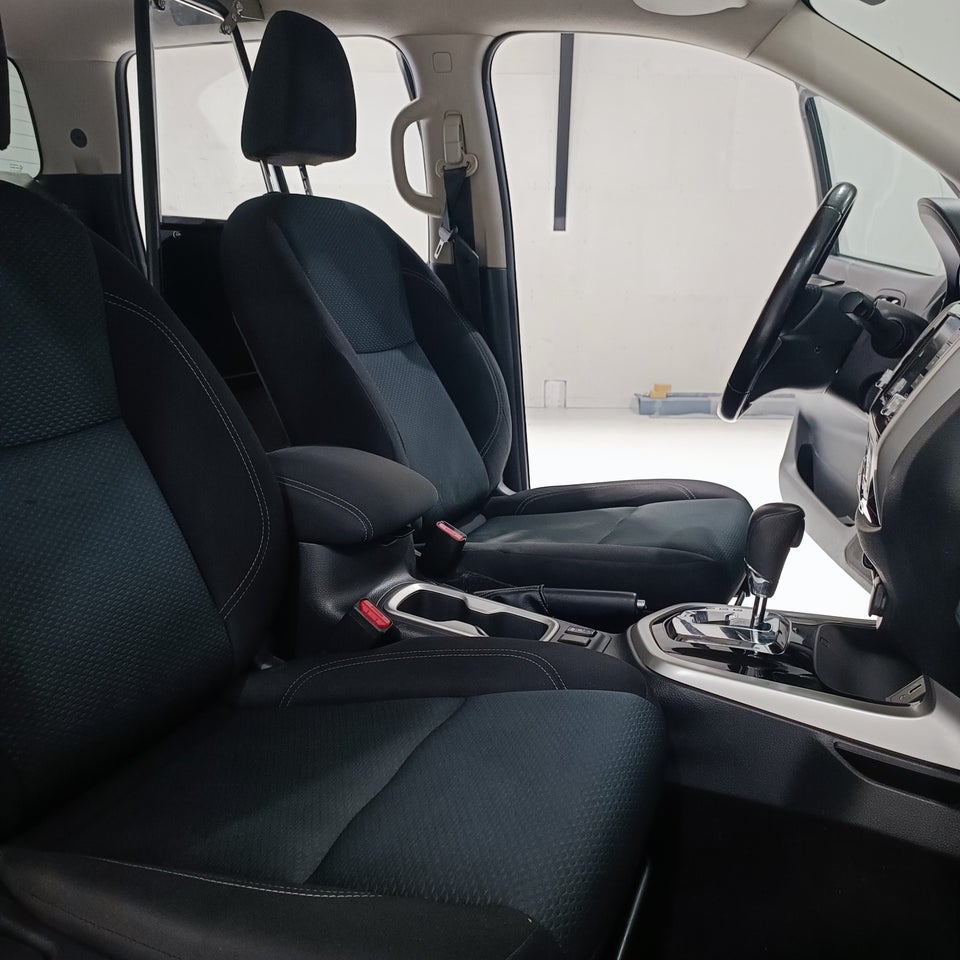 Nissan Navara 2,3 dCi 190 Db.Kab Tekna aut. 4d
