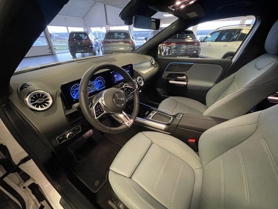 Mercedes EQA350 4Matic 5d