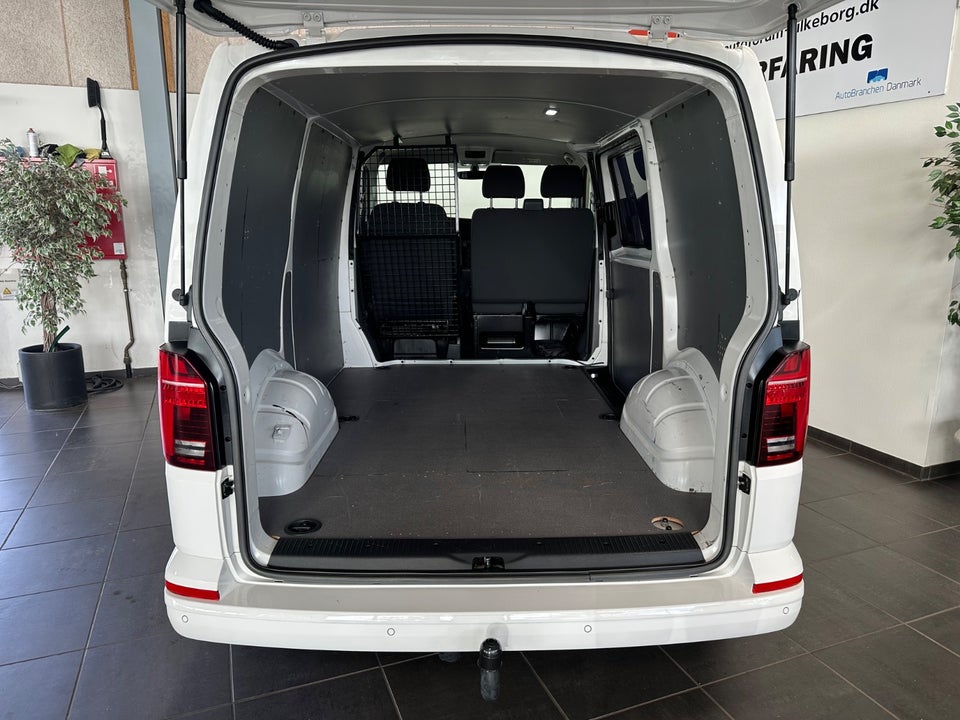 VW Transporter 2,0 TDi 150 Kassevogn DSG kort