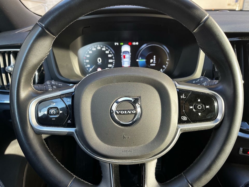 Volvo V60 2,0 T6 ReCharge R-Design aut. AWD 5d