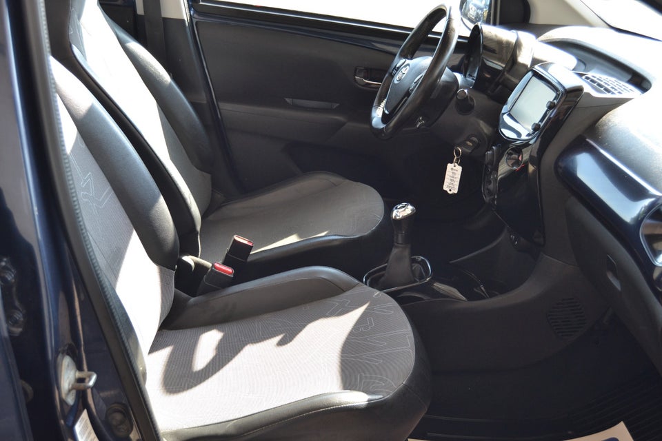 Toyota Aygo 1,0 VVT-i x-wave Sky 5d