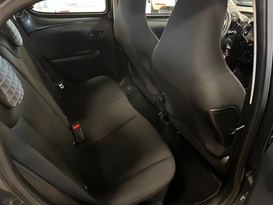 Peugeot 108 1,0 e-VTi 72 Infinity 5d